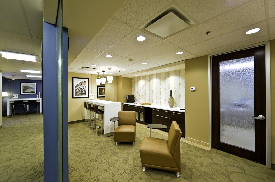 1 Rideau St, Ottawa, ON à louer - Photo intérieure - Image 1 de 9