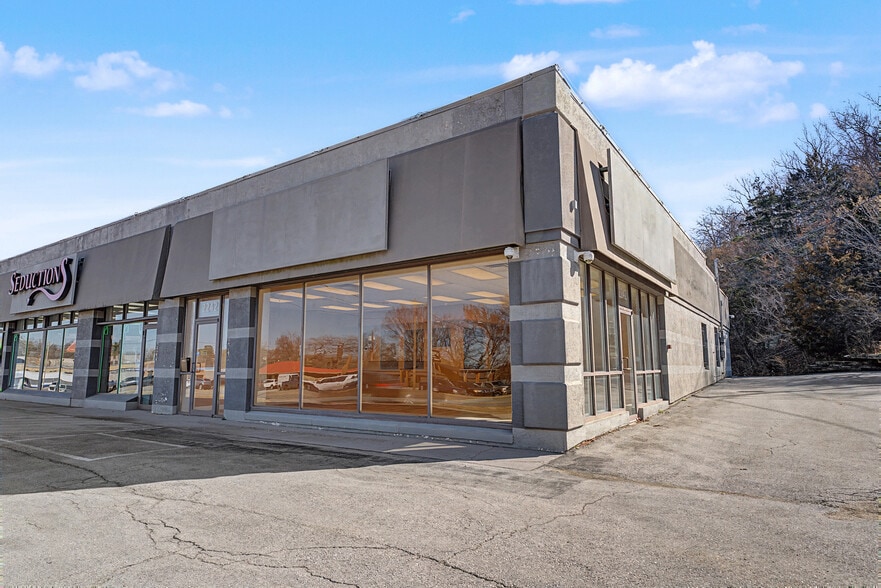 2242 N College Ave, Fayetteville, AR for lease - Building Photo - Image 3 of 9