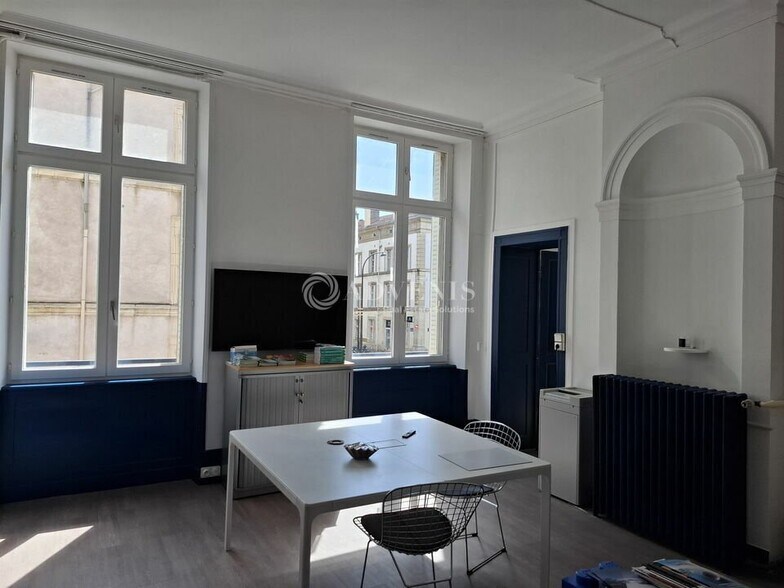 Office in Nancy for lease - Interior Photo - Image 2 of 8