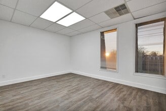 3721 W Michigan Ave, Lansing, MI à louer Photo intérieure- Image 2 de 5