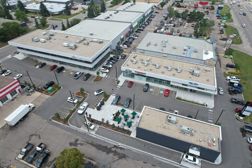 17004 107 Av NW, Edmonton, AB à louer - Photo du bâtiment - Image 2 de 8