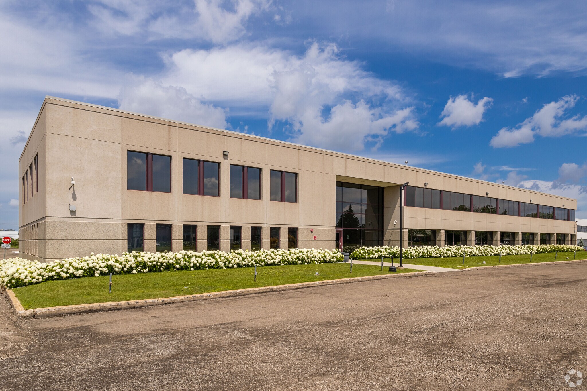 5757 Rue Cypihot, Montréal, QC à vendre Photo principale- Image 1 de 1