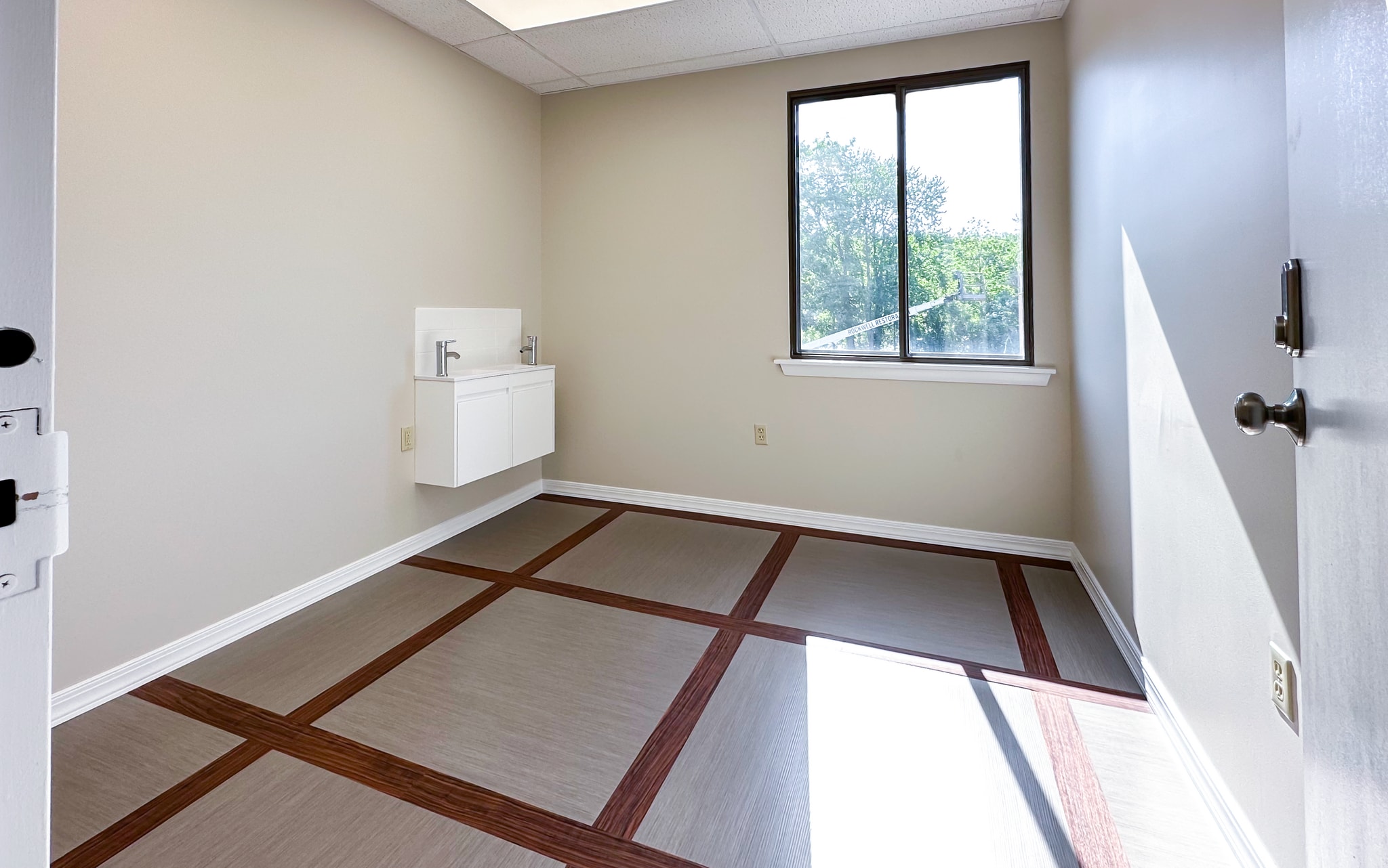 210 Pomeroy Ave, Meriden, CT for lease Interior Photo- Image 1 of 6