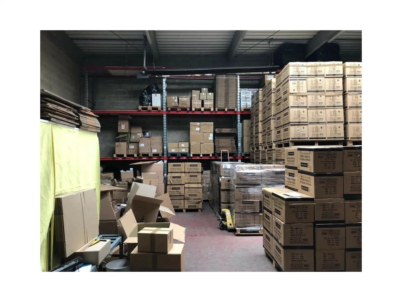 Flex in La Courneuve for lease Building Photo- Image 1 of 4