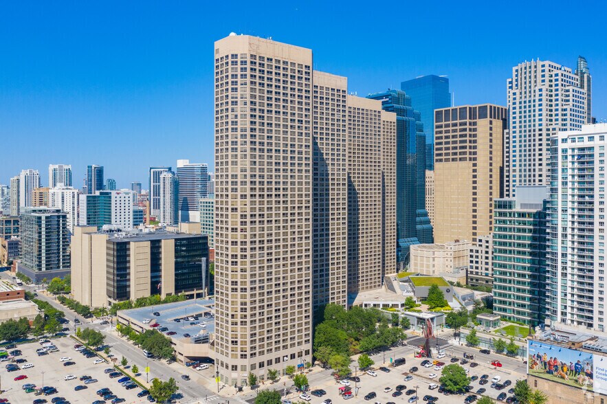 555 W Madison St, Chicago, IL à louer - Photo du bâtiment - Image 2 de 35