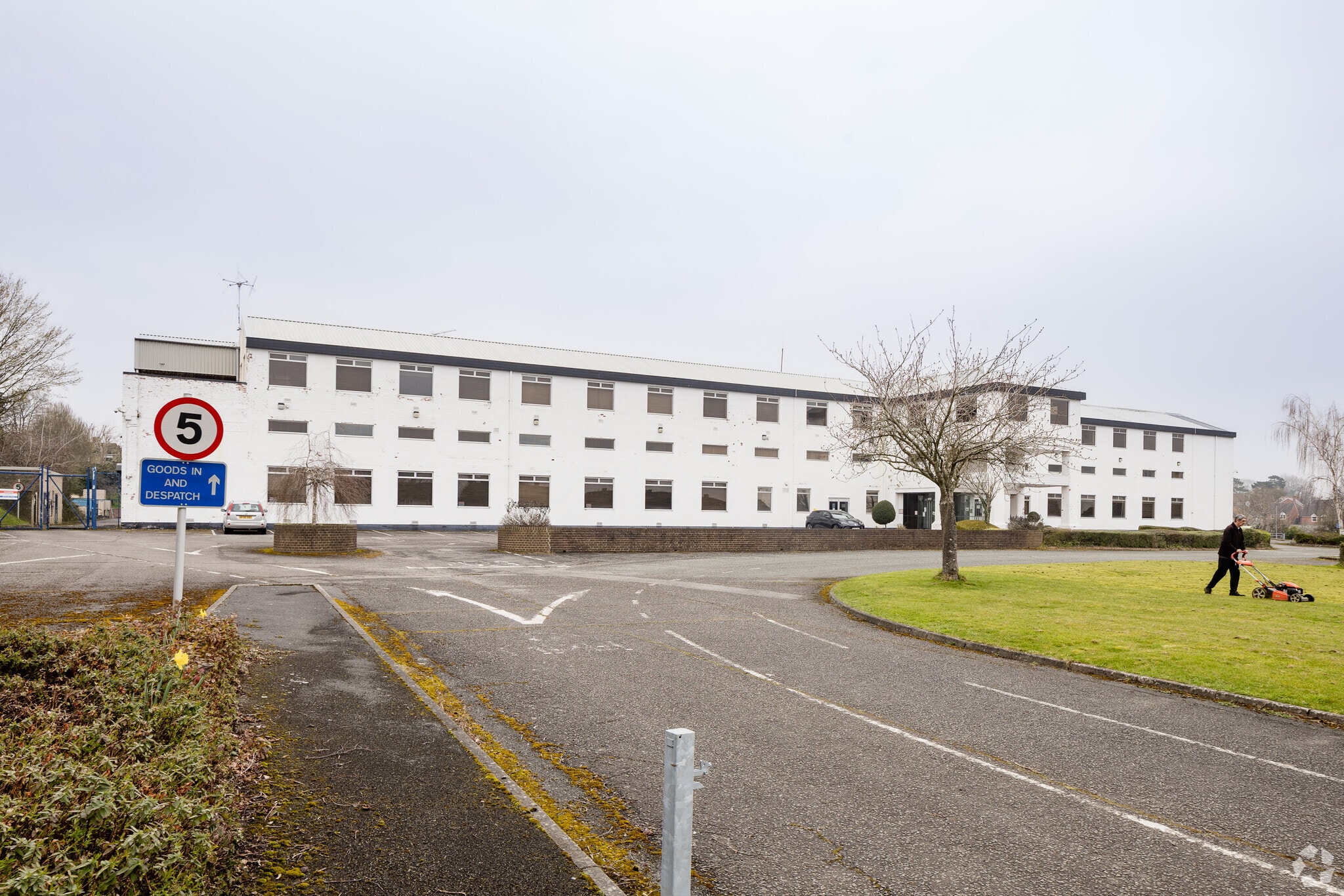 31 Turnpike Rd, Newbury for lease Primary Photo- Image 1 of 6