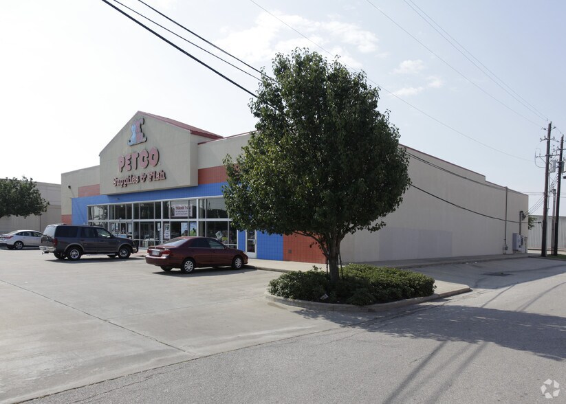 3680 Spencer Hwy, Pasadena, TX à vendre - Photo du bâtiment - Image 2 de 3