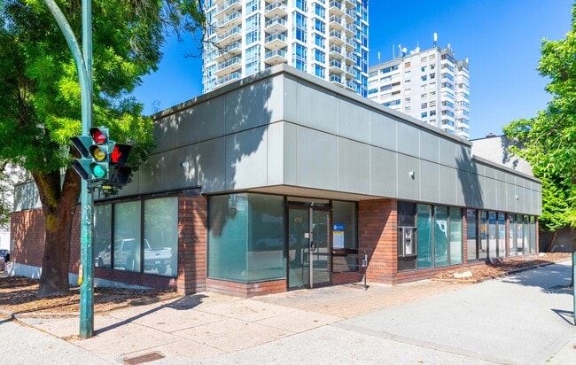 Plus de détails pour 504 6th St, New Westminster, BC - Commerce de détail à vendre