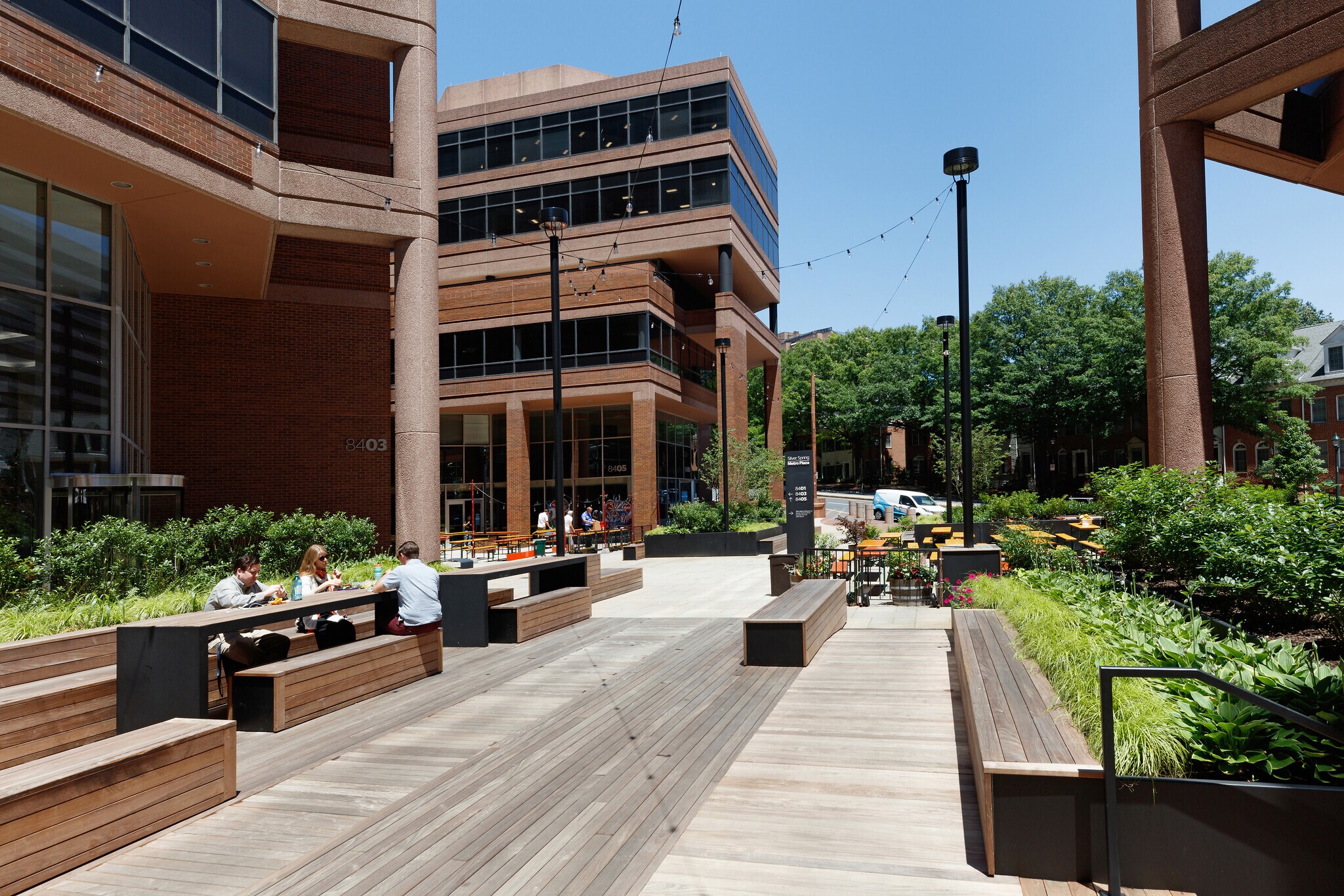 8405 Colesville Rd, Silver Spring, MD à louer Photo du bâtiment- Image 1 de 30