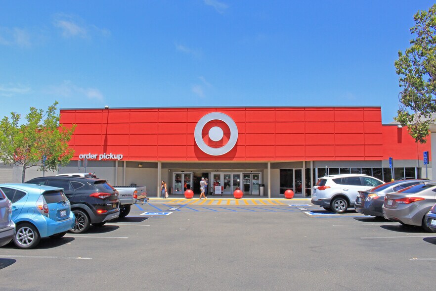 8001 Othello Ave, San Diego, CA à louer - Photo du bâtiment - Image 2 de 6