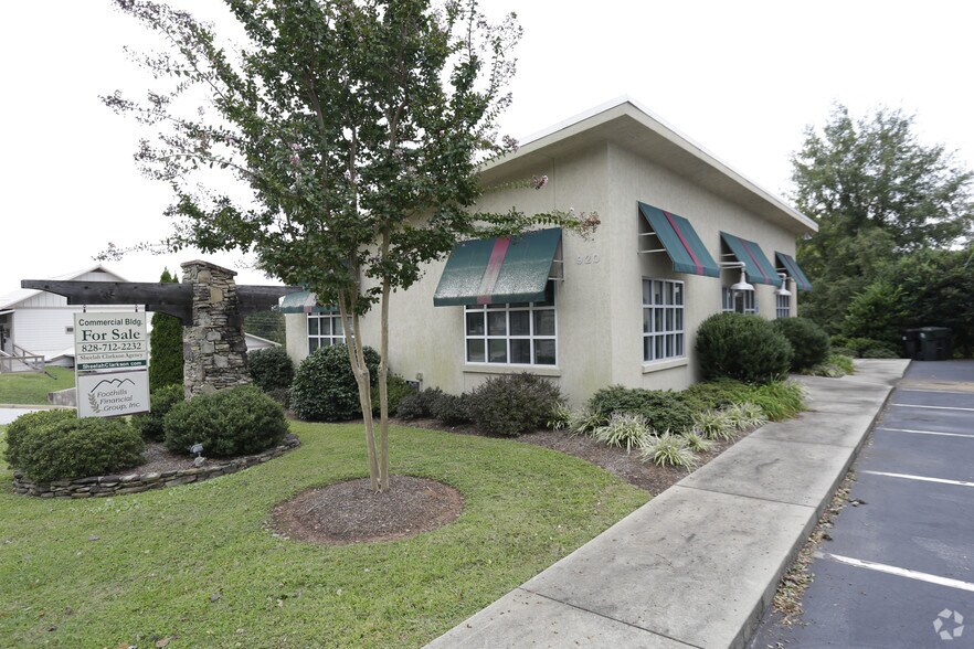 100 Edgewood Ave, Landrum, SC à vendre - Photo du bâtiment - Image 2 de 34