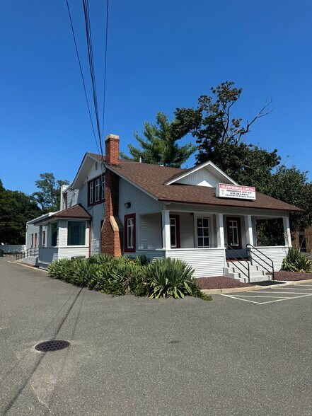 6277 Jericho Tpke, Commack, NY à vendre - Photo du bâtiment - Image 1 de 11