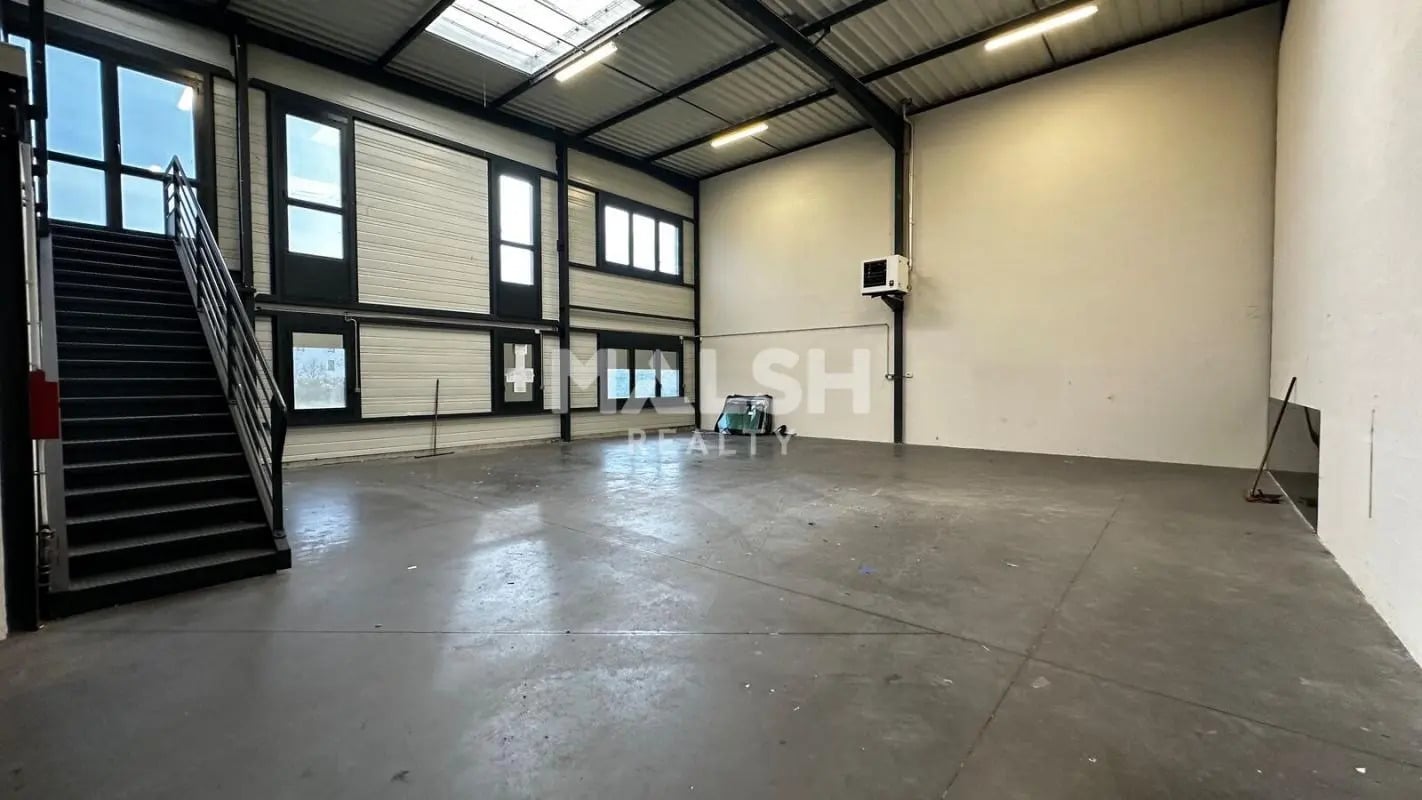 Office in Saint-Fons for lease Building Photo- Image 1 of 7