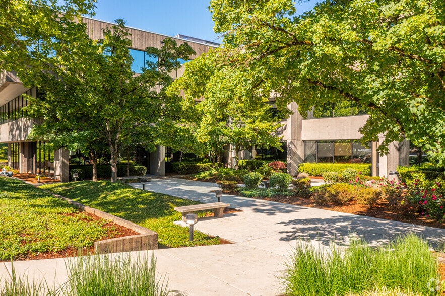 9400 SW Beaverton Hillsdale Hwy, Beaverton, OR à louer - Photo principale - Image 1 de 9