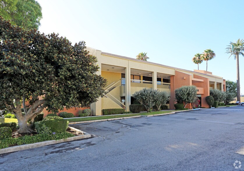 4128 W Commonwealth Ave, Fullerton, CA à louer - Photo du bâtiment - Image 1 de 20