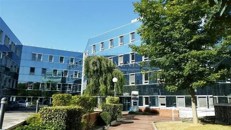 Office in Guyancourt for lease - Building Photo - Image 2 of 5