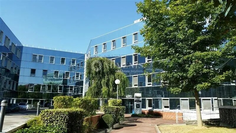 Bureau dans Guyancourt à louer - Photo du bâtiment - Image 1 de 2