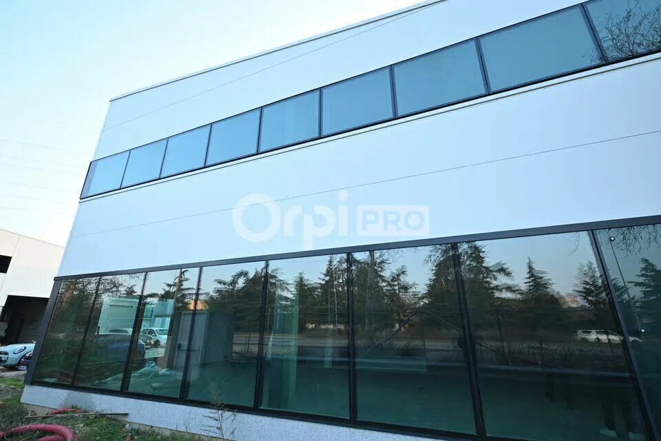 Flex in Vénissieux for lease Building Photo- Image 1 of 2