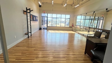 2007 Memorial Pky NW, Huntsville, AL for lease Interior Photo- Image 2 of 5