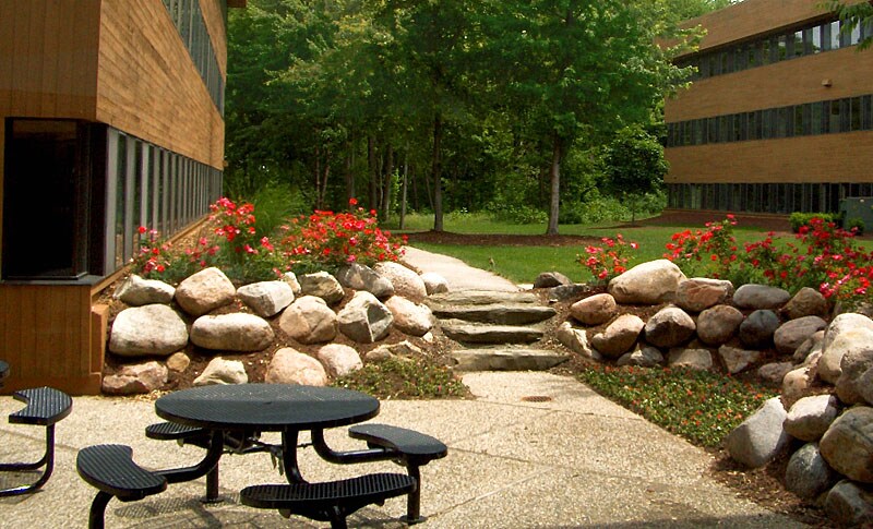 2855 44th St SW, Grandville, MI à louer - Photo du bâtiment - Image 3 de 11