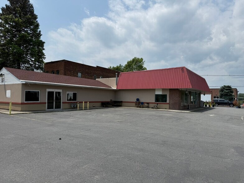 908 River St, Troy, NY à vendre - Photo du bâtiment - Image 3 de 11