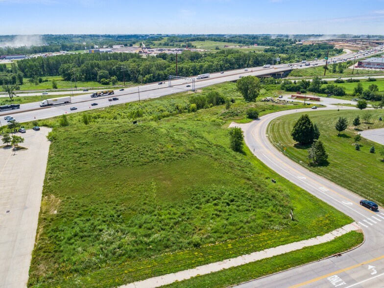 2830 Commerce Dr, Coralville, IA à vendre - Photo du bâtiment - Image 2 de 14