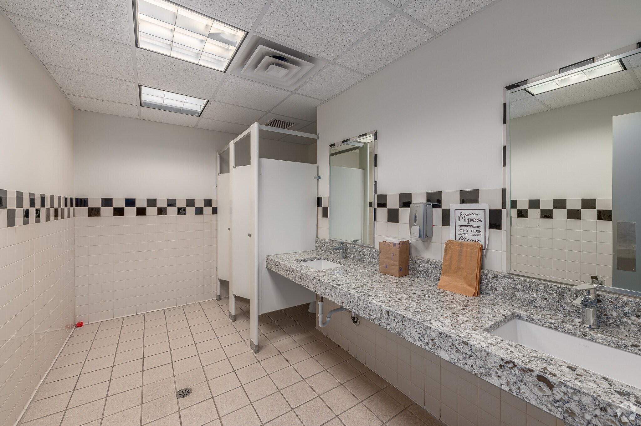 21111 Chagrin Blvd, Beachwood, OH for lease Interior Photo- Image 1 of 12