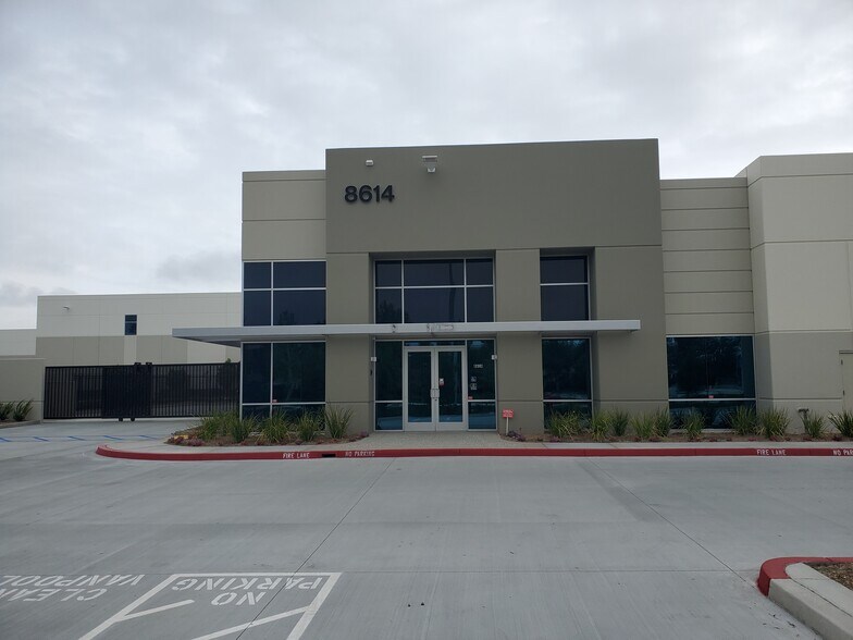 8614 Kimball Ave, Chino, CA à louer - Photo du bâtiment - Image 1 de 9