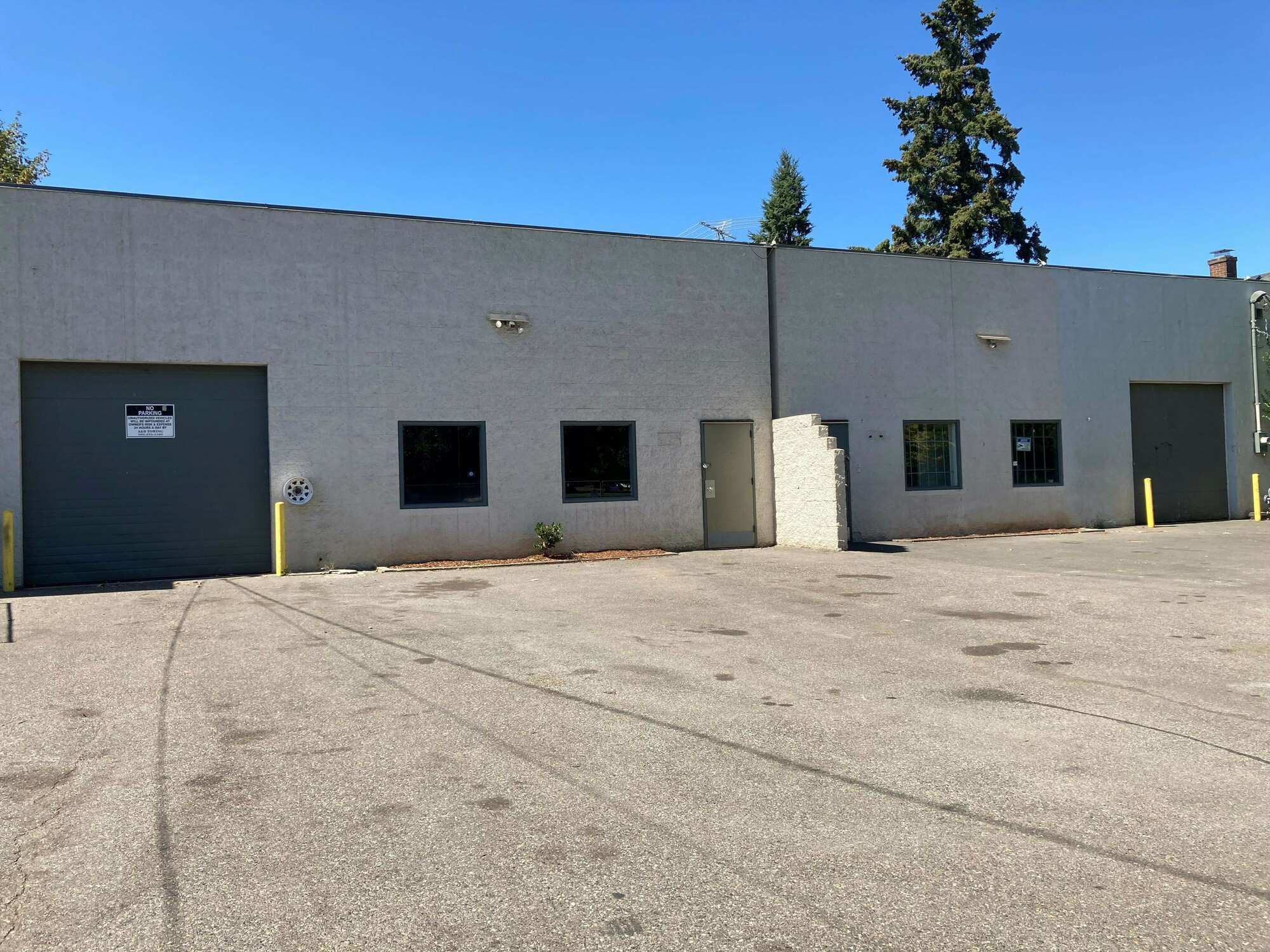 Eastside Industrial Warehouses portefeuille de 2 propriétés à vendre sur LoopNet.ca Photo du bâtiment- Image 1 de 3