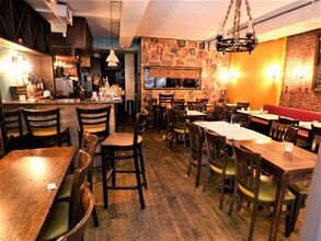 305 E 92nd St, New York, NY for lease Interior Photo- Image 2 of 9