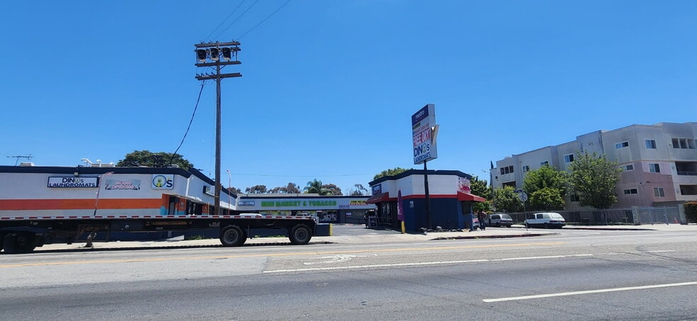 10122-10124 S Figueroa St, Los Angeles, CA for lease - Building Photo - Image 1 of 11