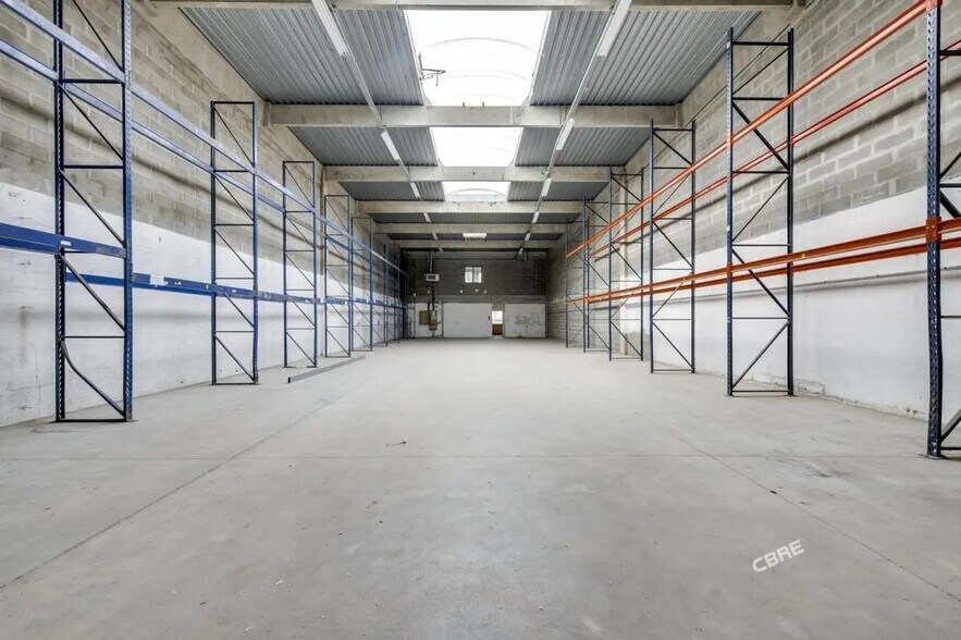 Office in Coignières for lease - Interior Photo - Image 2 of 11