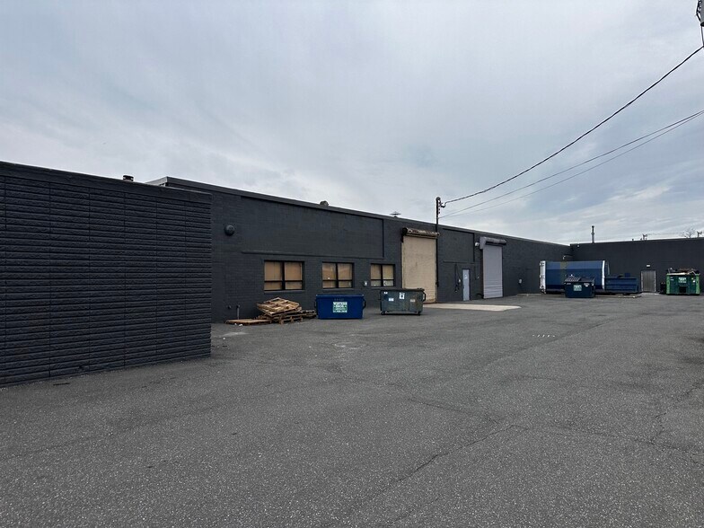 160 Marine St, Farmingdale, NY à louer - Photo du bâtiment - Image 3 de 3