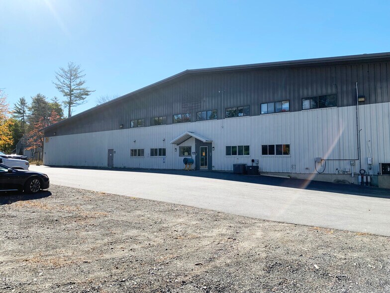 50 Commerce Way, Barrington, NH à louer - Photo du bâtiment - Image 2 de 4