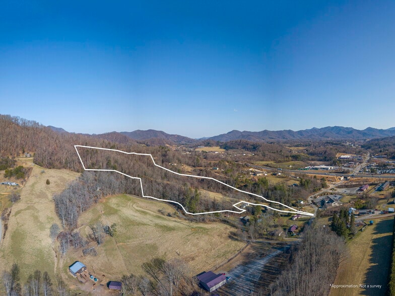74 Buckeye Cove Rd, Canton, NC for sale - Building Photo - Image 2 of 12
