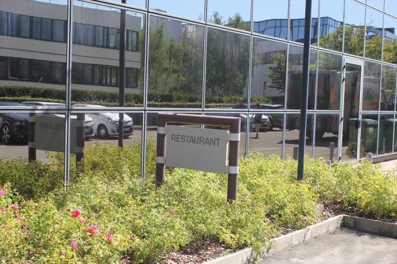 18 Rue Grange Dame Rose, Vélizy-Villacoublay à louer - Photo du bâtiment - Image 3 de 4