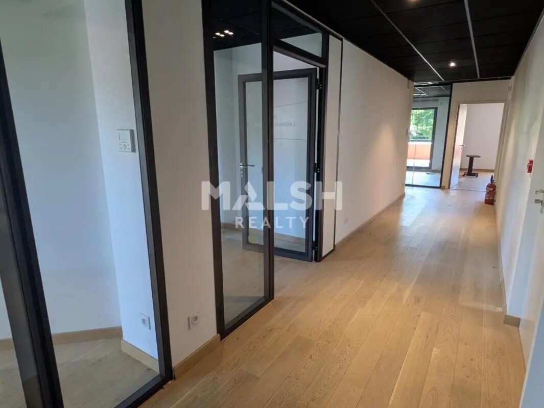 Office in Condrieu for sale Interior Photo- Image 1 of 4