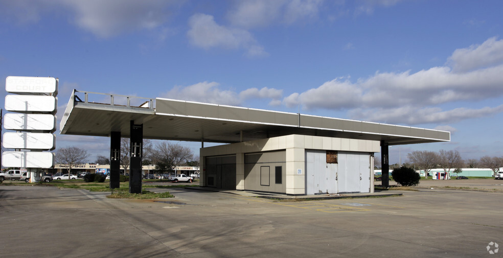 10543 W Airport Blvd, Stafford, TX for lease - Primary Photo - Image 1 of 4