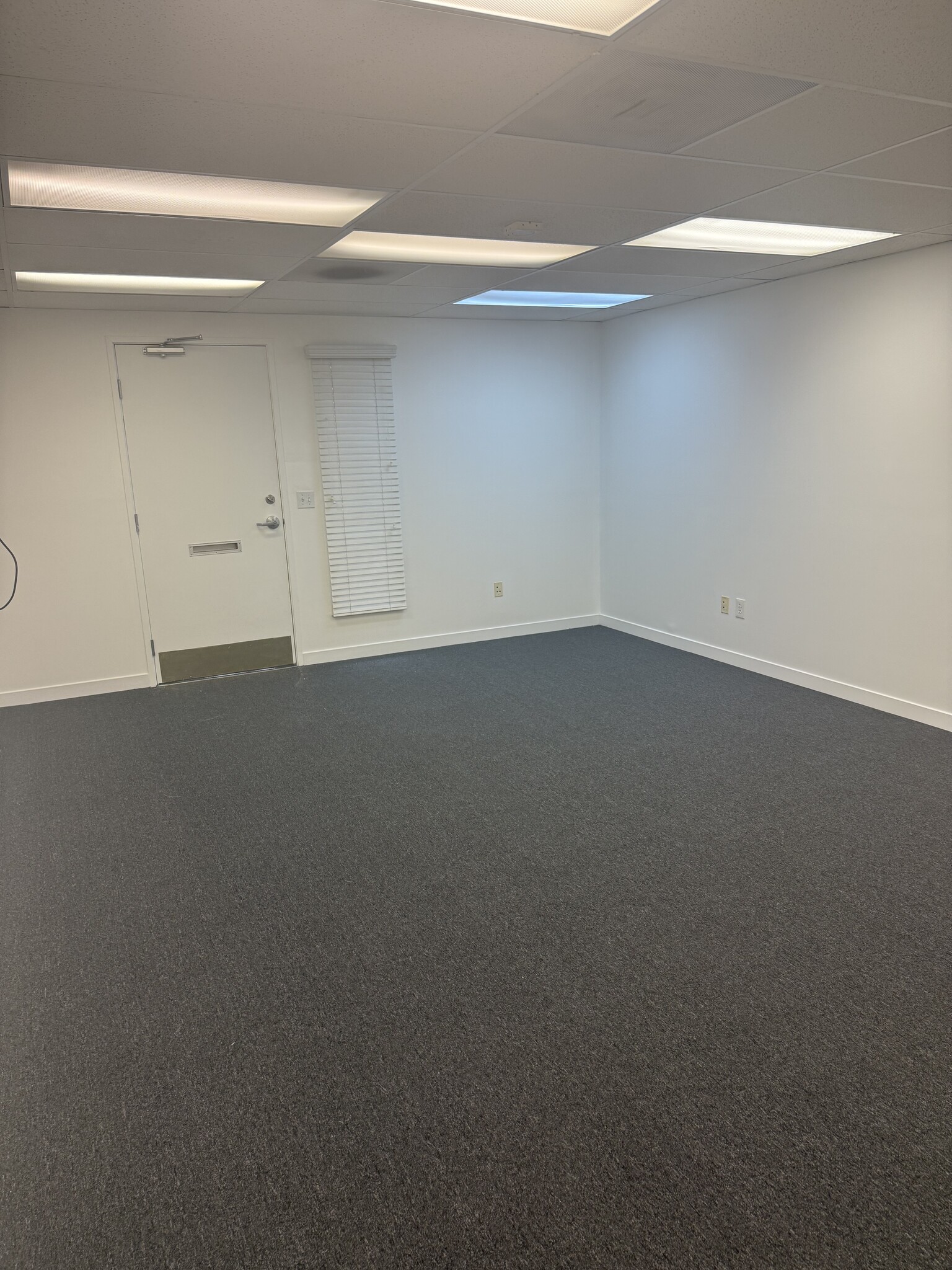 8814-8816 S Sepulveda Blvd, Los Angeles, CA for lease Interior Photo- Image 1 of 5