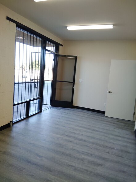 16187 Yucca St, Hesperia, CA à vendre - Photo du bâtiment - Image 2 de 21