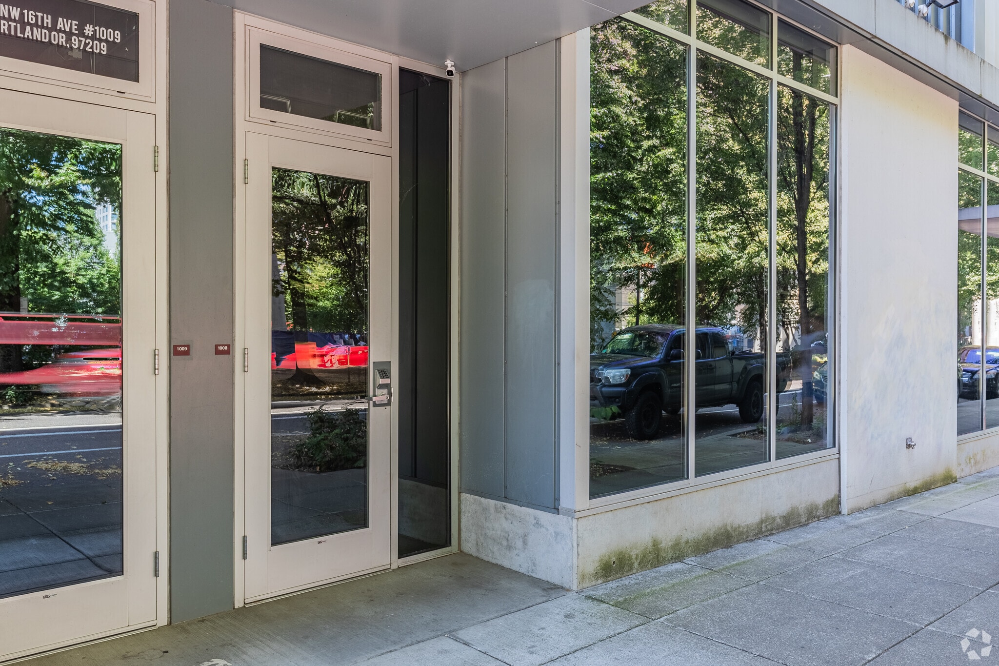 1323 NW 16th Ave, Portland, OR for lease Interior Photo- Image 1 of 8