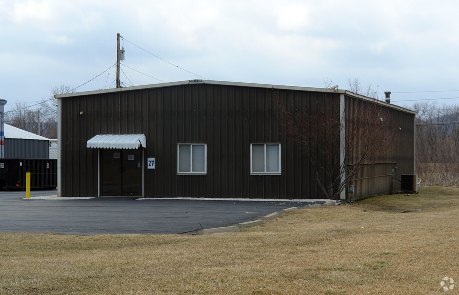 27 Industrial Park Blvd, Elmira, NY à vendre - Photo principale - Image 1 de 1