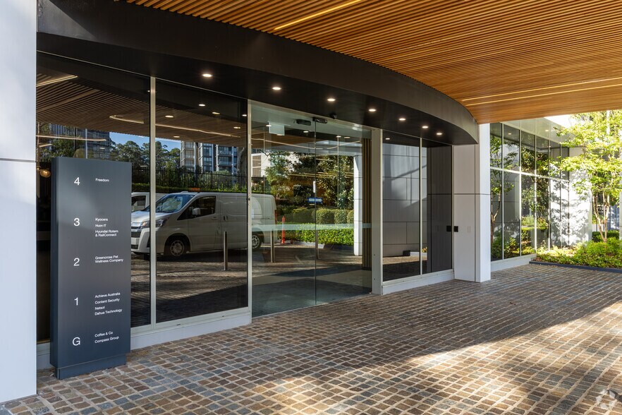 1 Epping Rd, NORTH RYDE à louer - Photo du bâtiment - Image 3 de 4