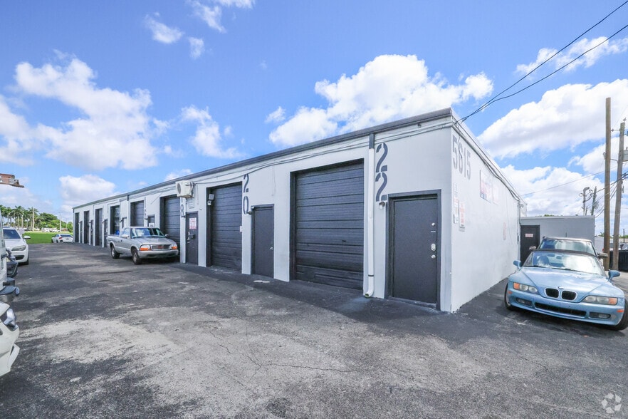 5615 NW 8th St, Margate, FL for sale - Primary Photo - Image 1 of 16