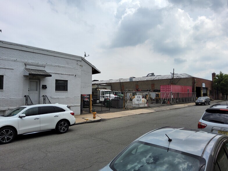 38 Esther St, Newark, NJ à vendre - Photo du bâtiment - Image 3 de 4