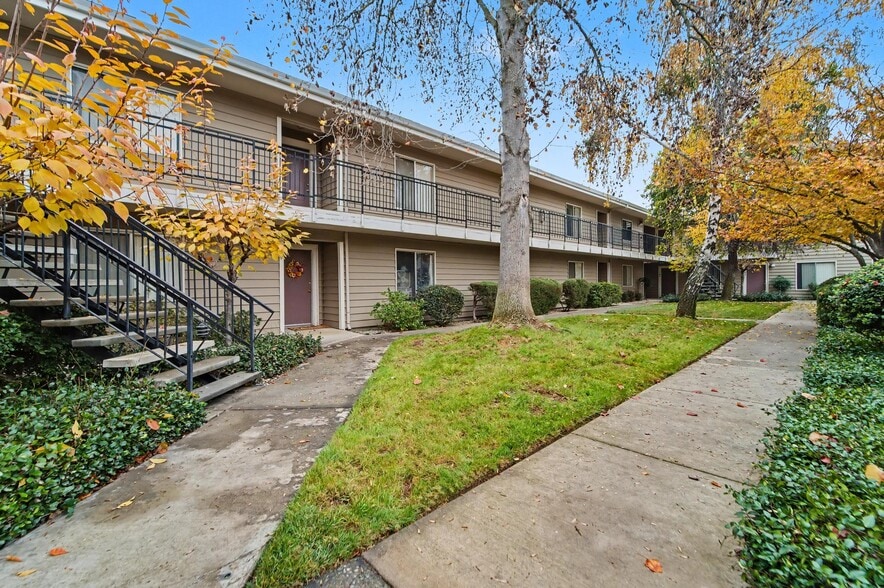 1574 - 1576 Heather Dr, Yuba City, CA for sale - Primary Photo - Image 1 of 59