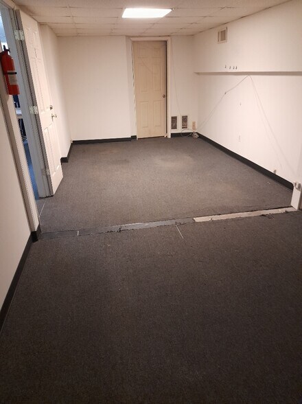 2568-2570 Hempstead Tpke, East Meadow, NY à louer - Photo intérieure - Image 2 de 13