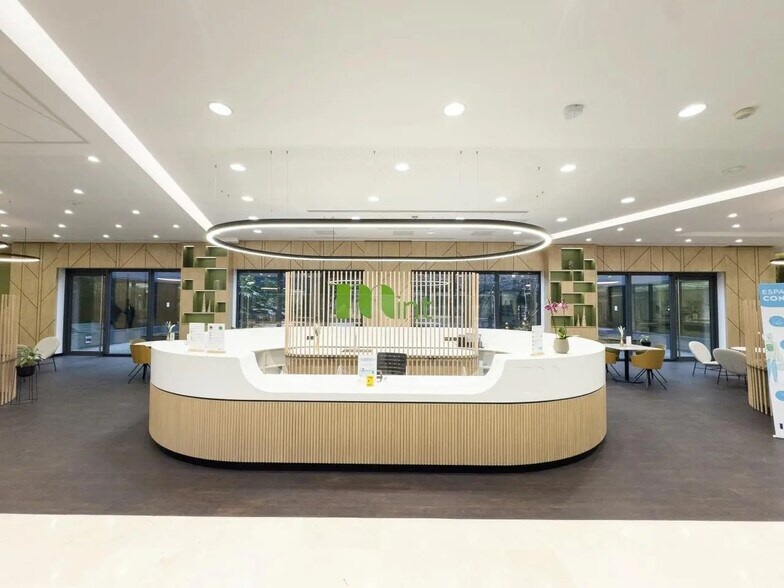 2-4 Avenue François Mitterrand, Saint-Denis à louer - Photo du bâtiment - Image 2 de 15