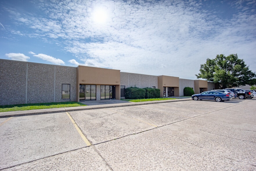 800 W Rock Creek Rd, Norman, OK for lease - Building Photo - Image 2 of 22