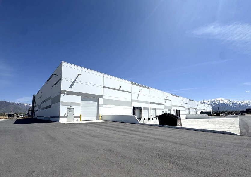 1950 N Canyon Creek Pkwy, Spanish Fork, UT à louer - Photo du bâtiment - Image 3 de 9